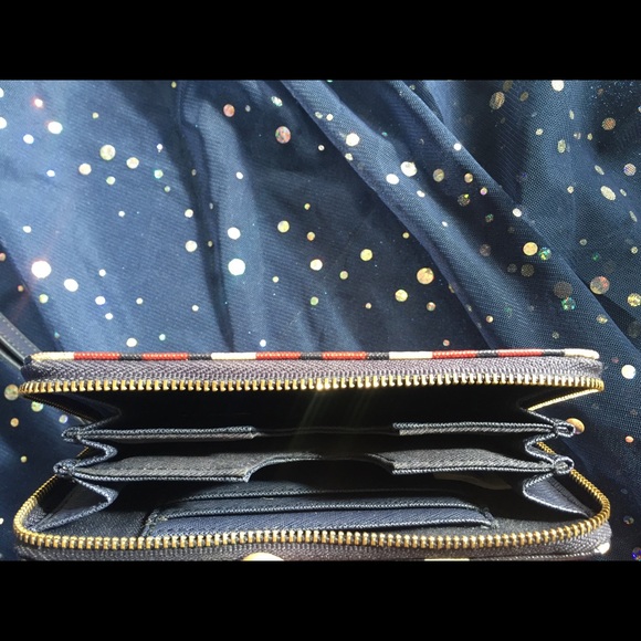 TOMMY HILFIGER Wallet Wristlet w IPhone 6 Pocket - Picture 5 of 6